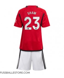 Günstige Manchester United Luke Shaw #23 Heimtrikotsatz Kinder 2023-24 Kurzarm (+ Kurze Hosen)
